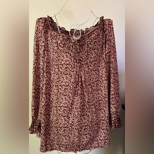 Max Studio Women’s 2x lightweight blouse.